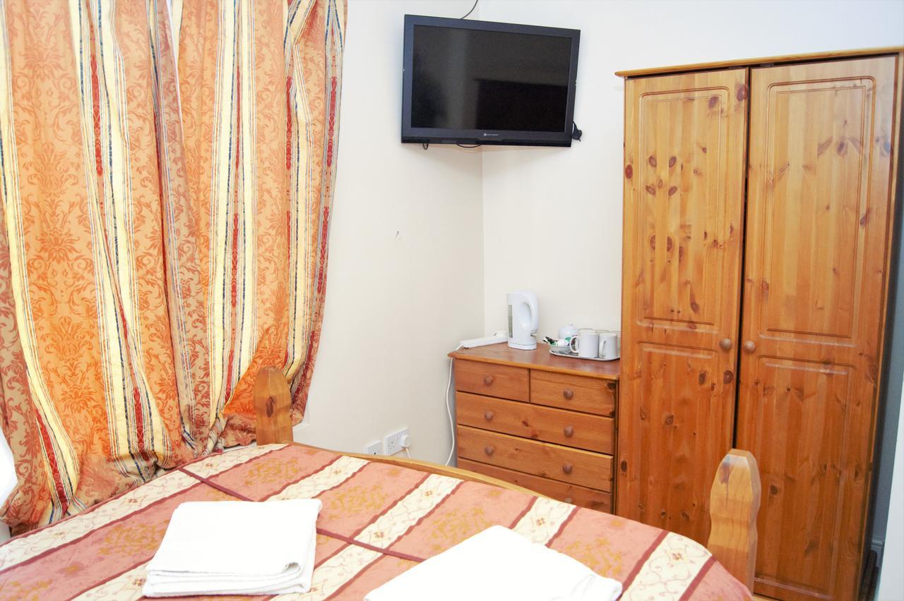 Family Room (2 Adults + 1 Children),1406862125:JPEG