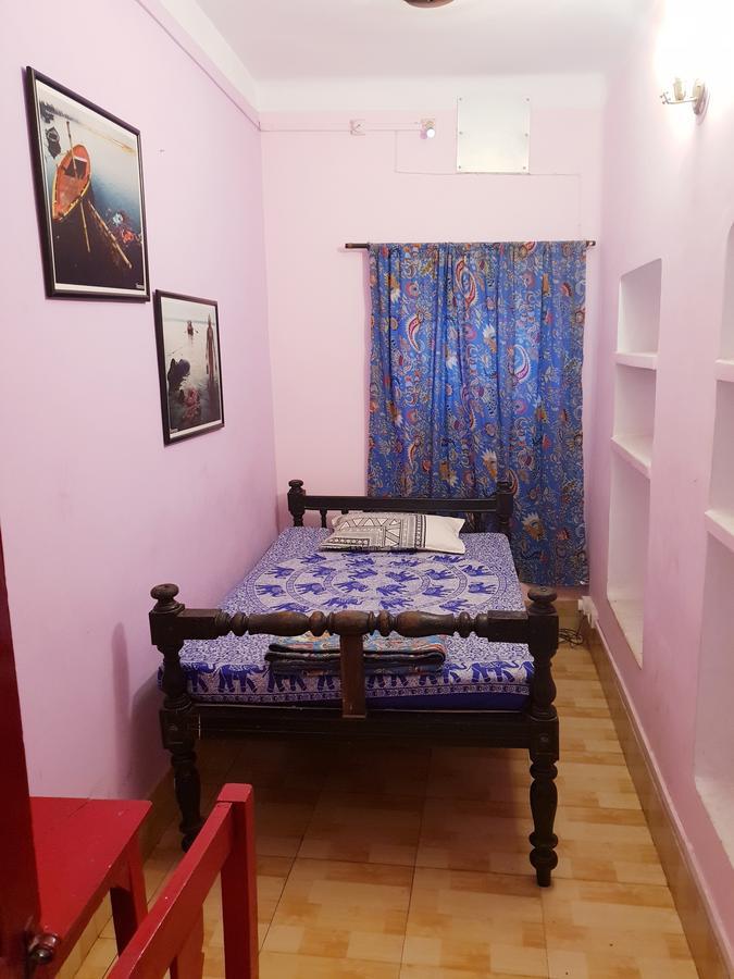 Single Room with Shared Bathroom
