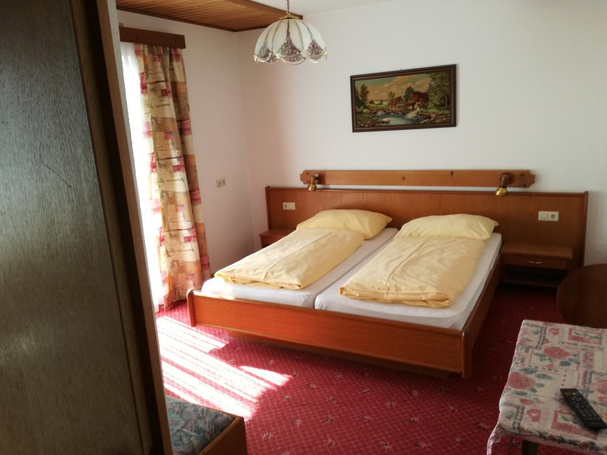 Doppelzimmer mit Balkon