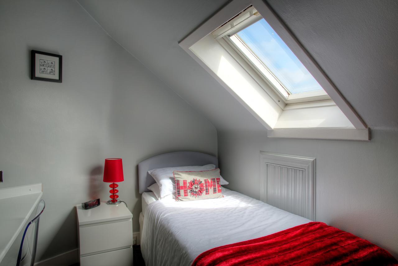 Single Room with Shared Bathroom