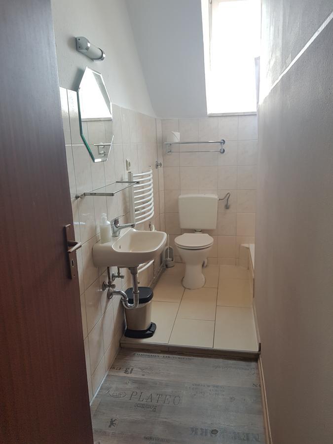 Habitación Doble con baño privado externo - 2 camas