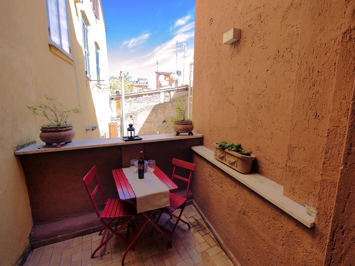 Tweepersoonskamer met 2 Aparte Bedden en Balkon