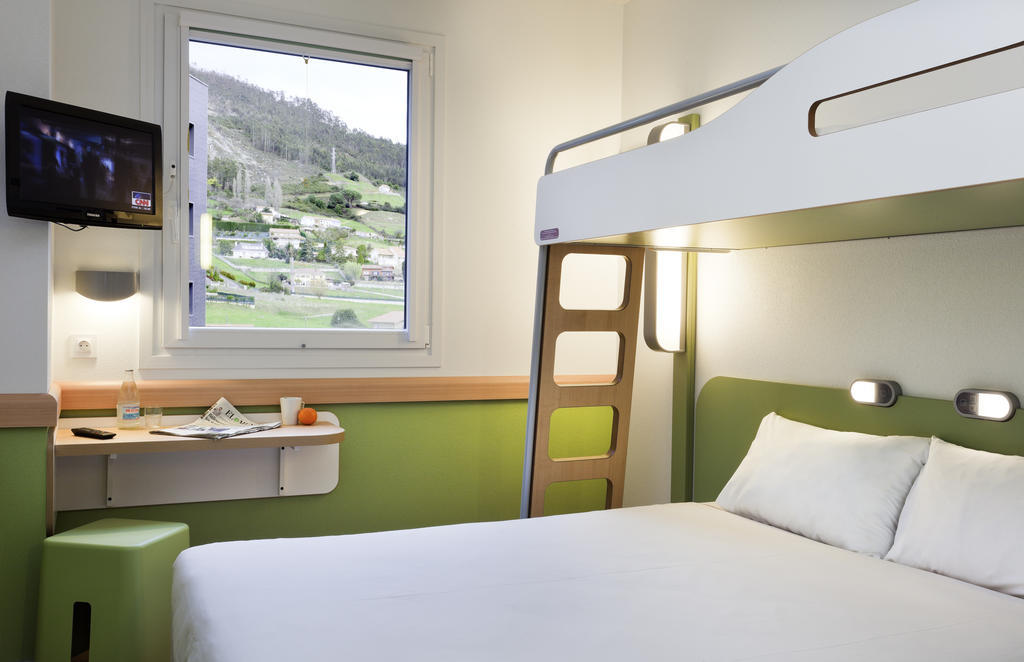 Doppelzimmer mit Einzelbett.
