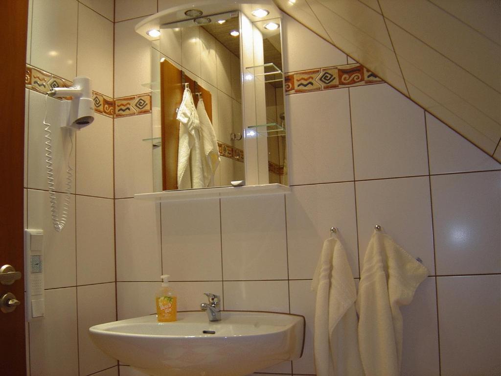 Familienzimmer (2 Erwachsene + 2 Kinder)