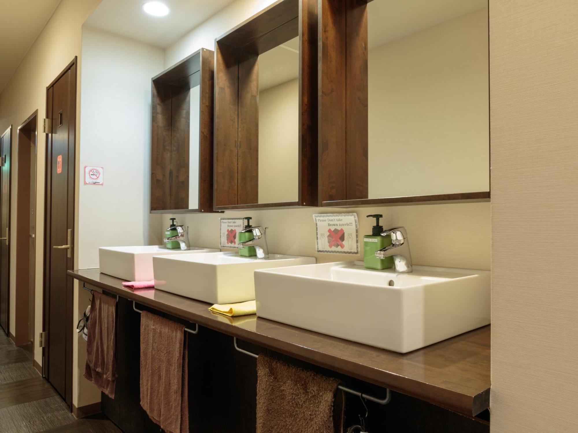 Bed in 6-Bed Female Dormitory Room (Adult only)