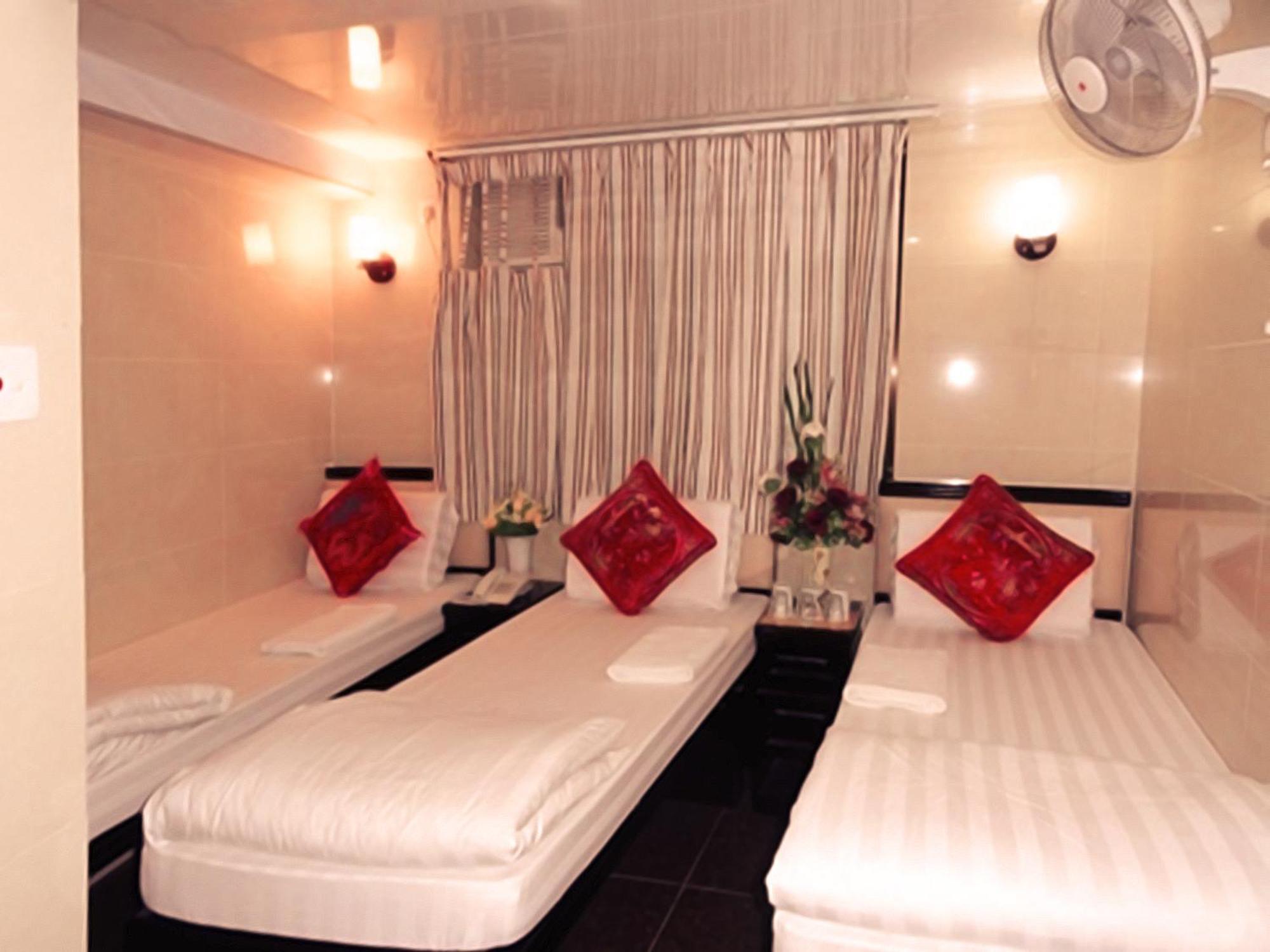 Bed 6-Bed Dormitory Room