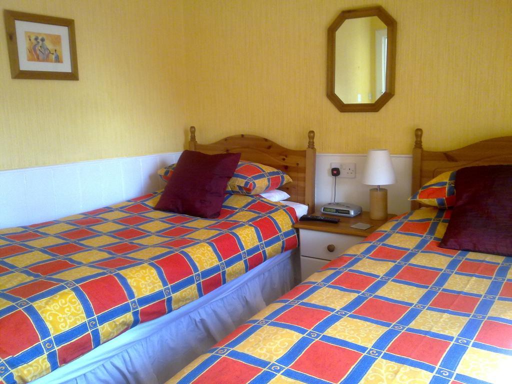 Double or Twin Room Private External Bathroom,687349290:JPEG