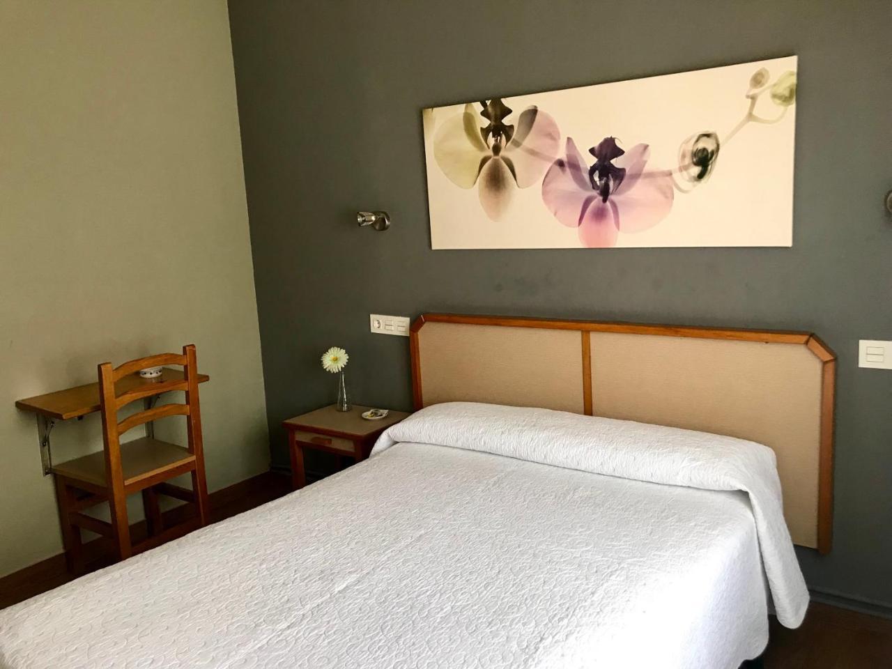 Single Room,697164519:JPEG