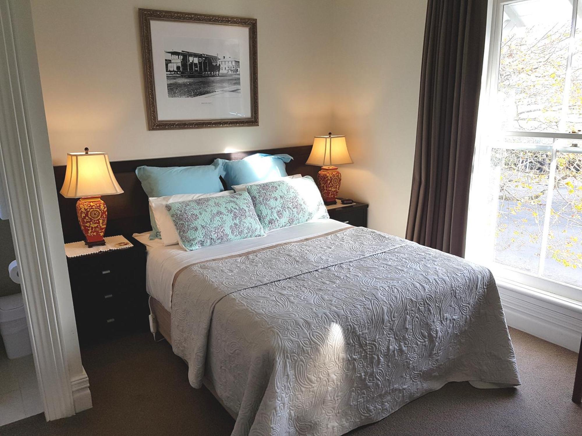 Premium Queen Room