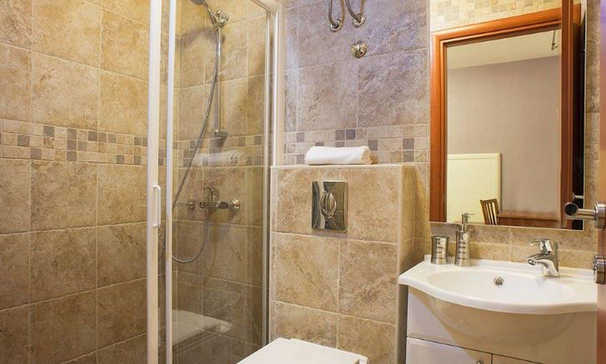 Double or Twin Room with Balcony and Sea View