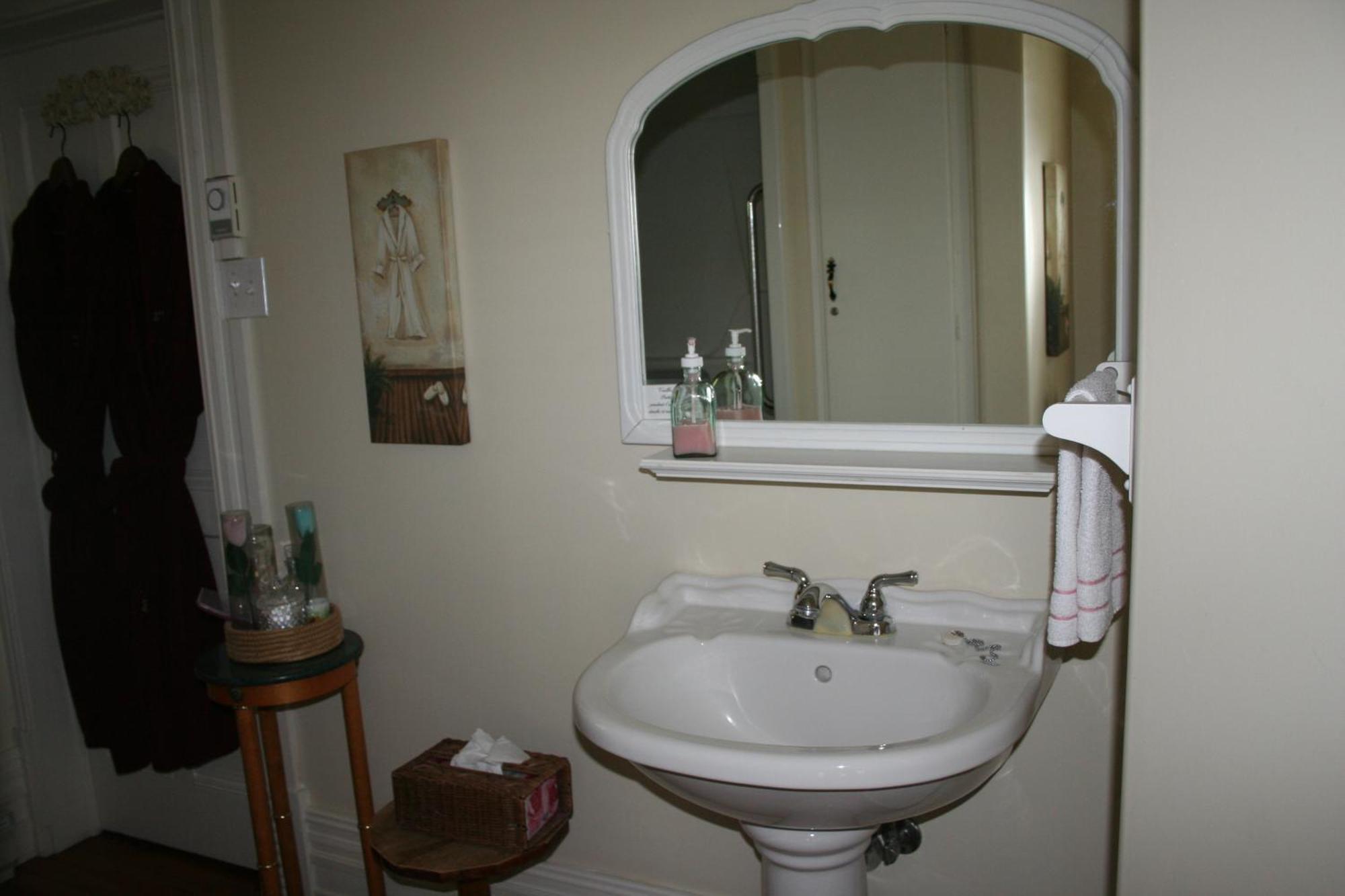 Queen Room with Garden View