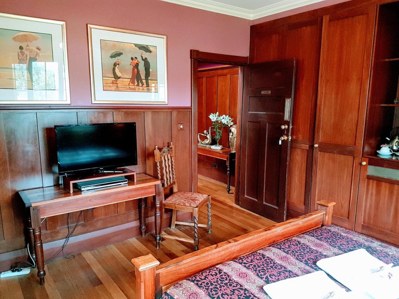 Queen Room Spa Bath Top Floor