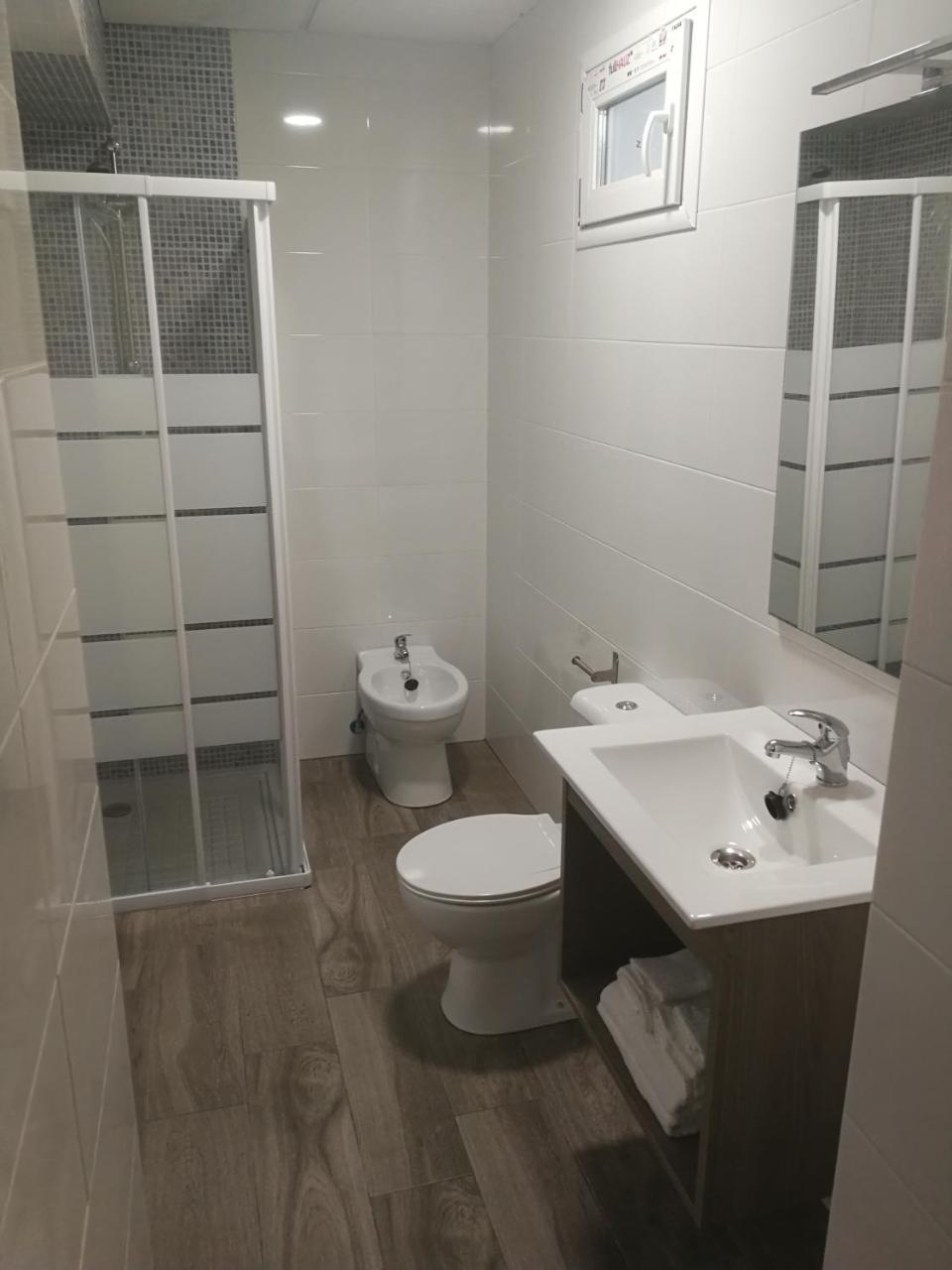 Twin Room,1552891444:JPEG