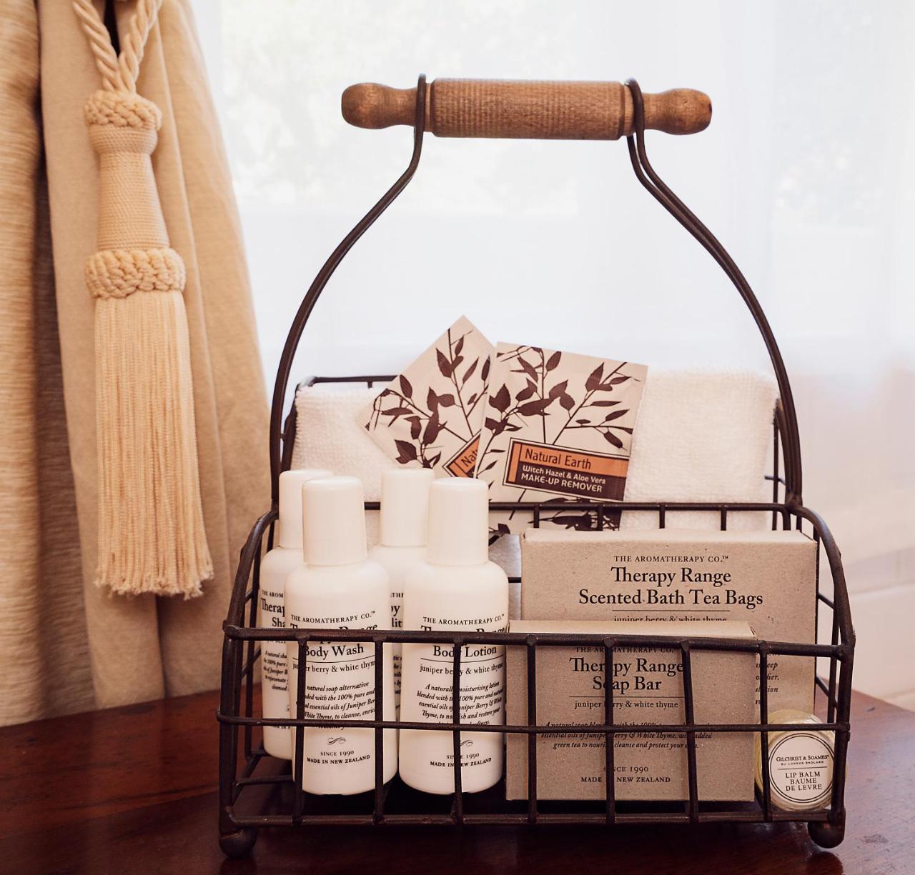 Deluxe Queen Suite with Spa Bath,721482802:JPEG