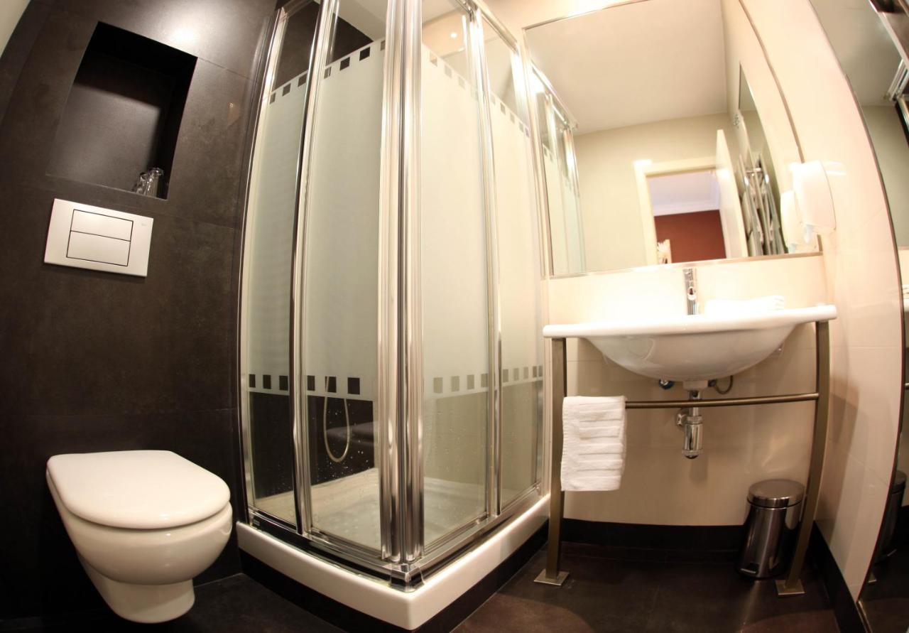 Quadruple Room,1347481859:JPEG