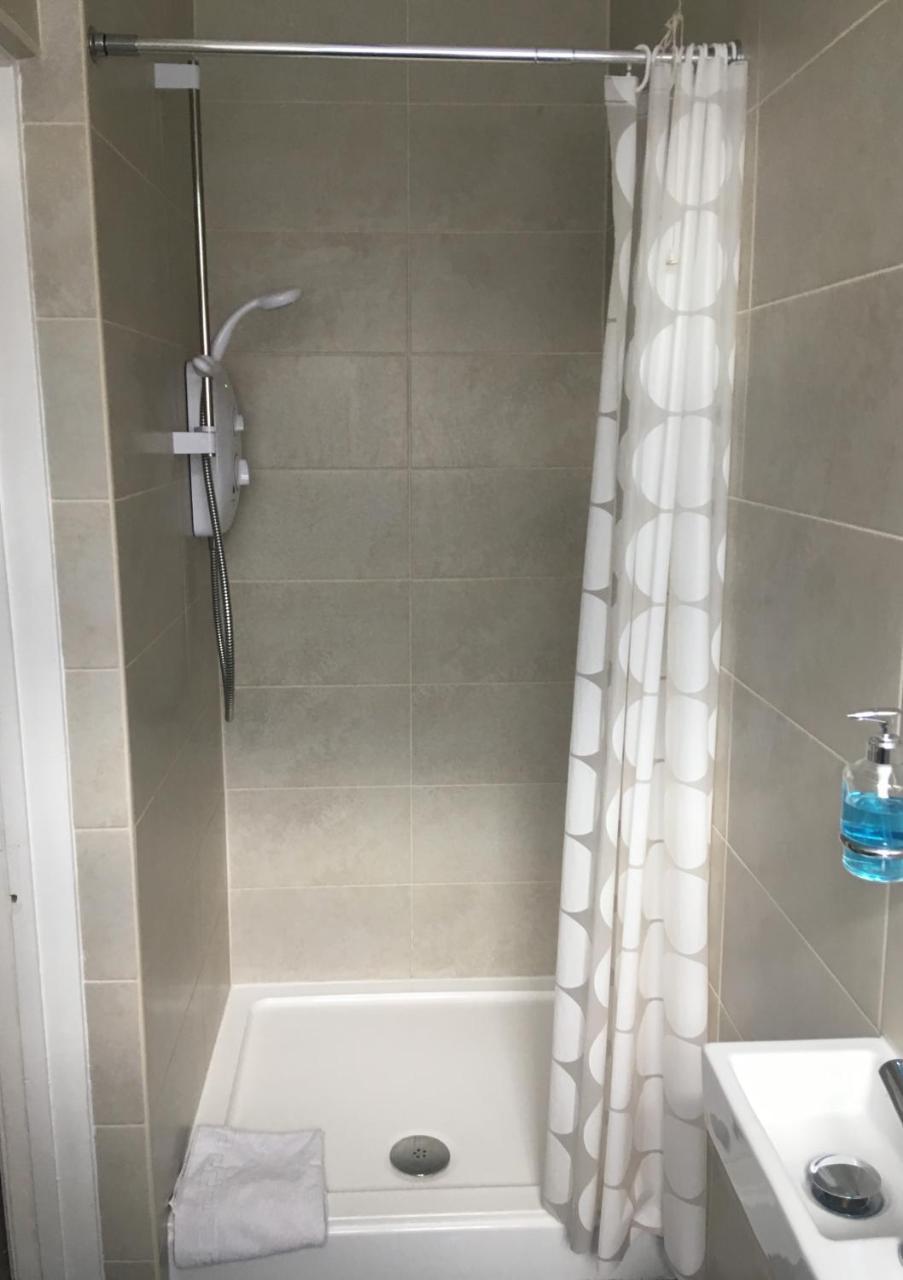 Standard Twin Room with Shared Bathroom,736269061:JPEG