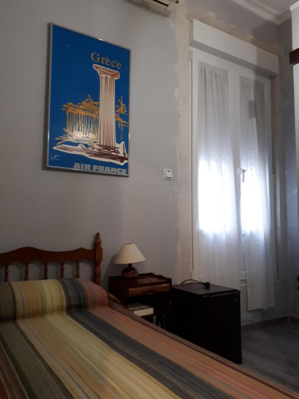 Single Room,737081146:JPEG