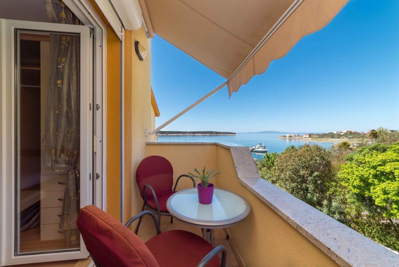 Studio mit Balkon und Meerblick.