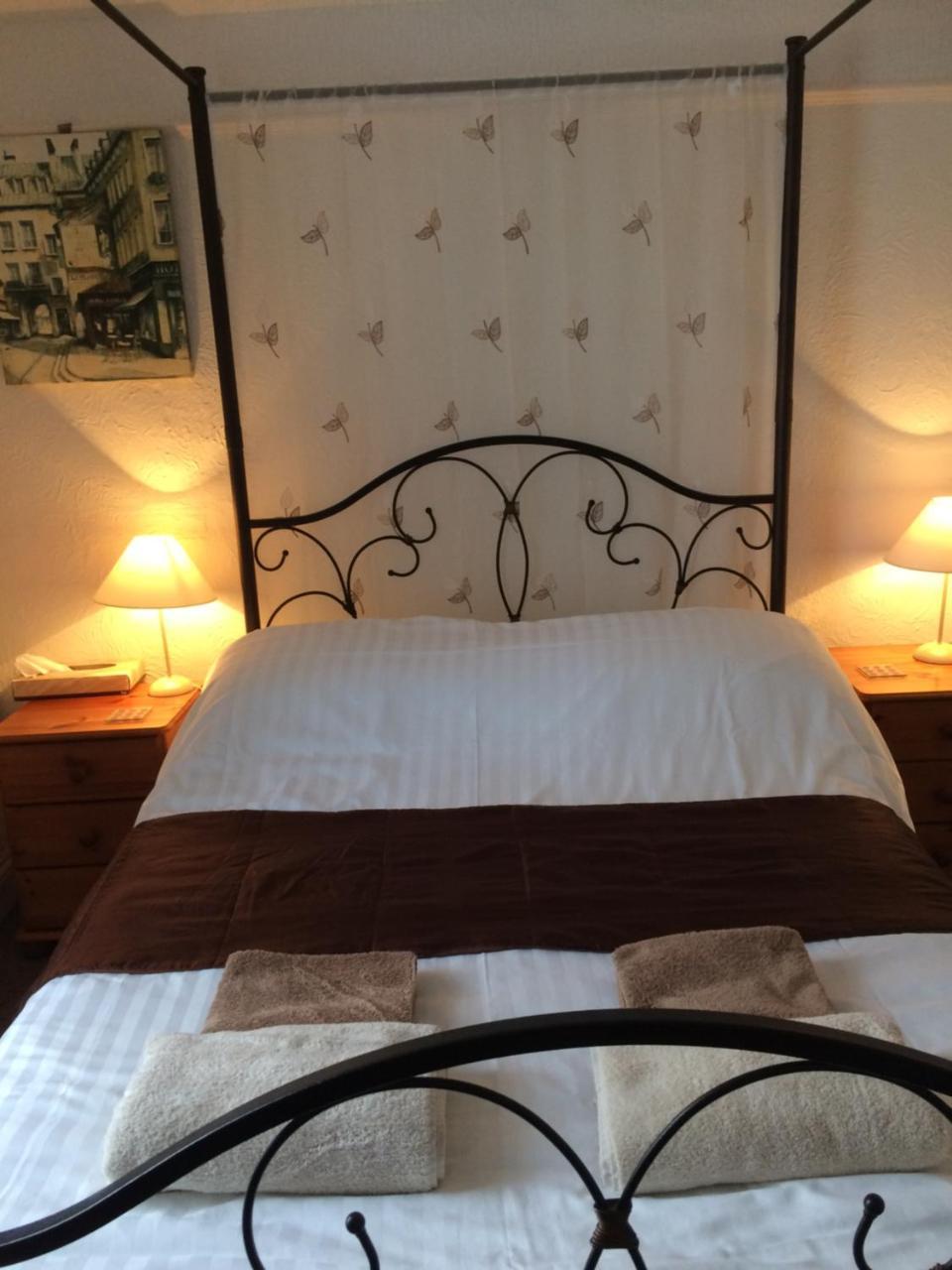 Double Room Four Poster Bed,57158776:JPEG
