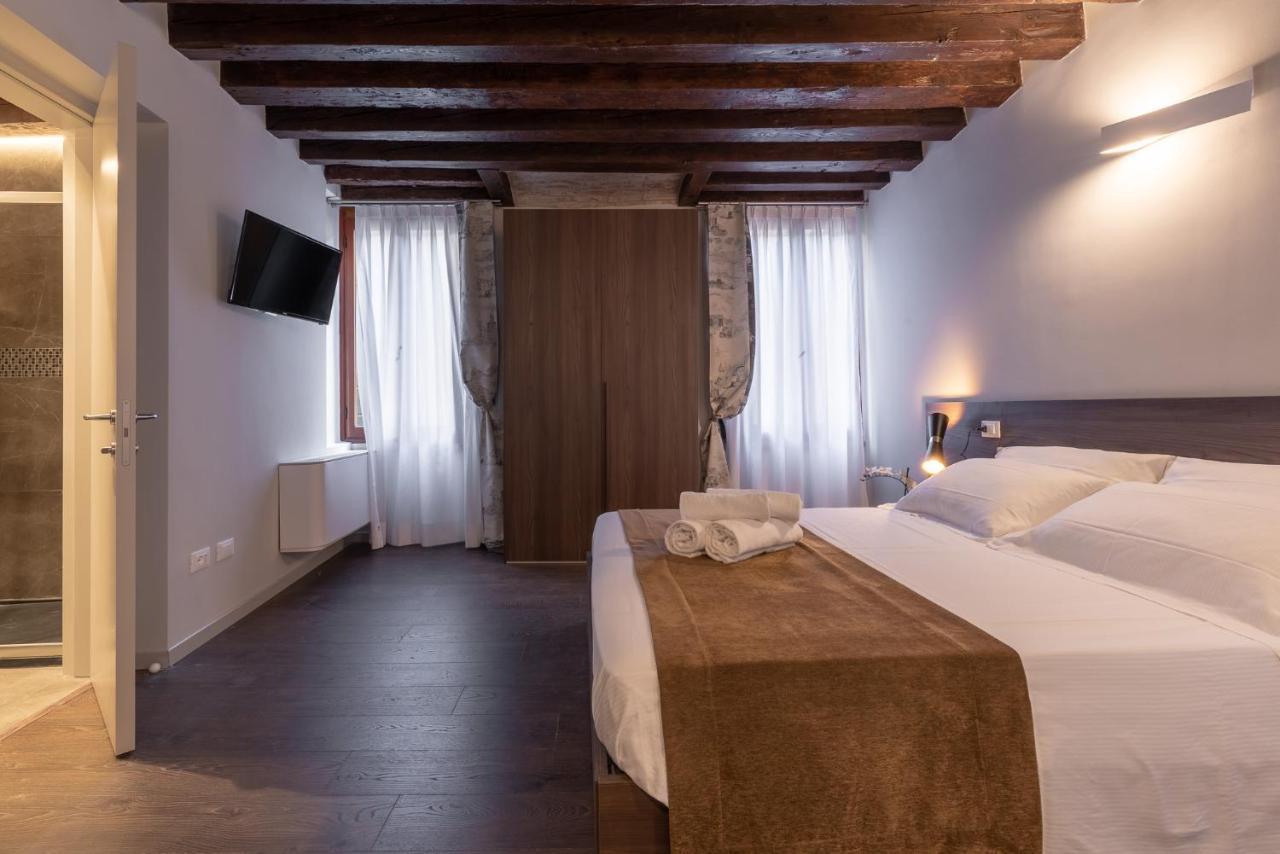 Deluxe Double or Twin Room with City View