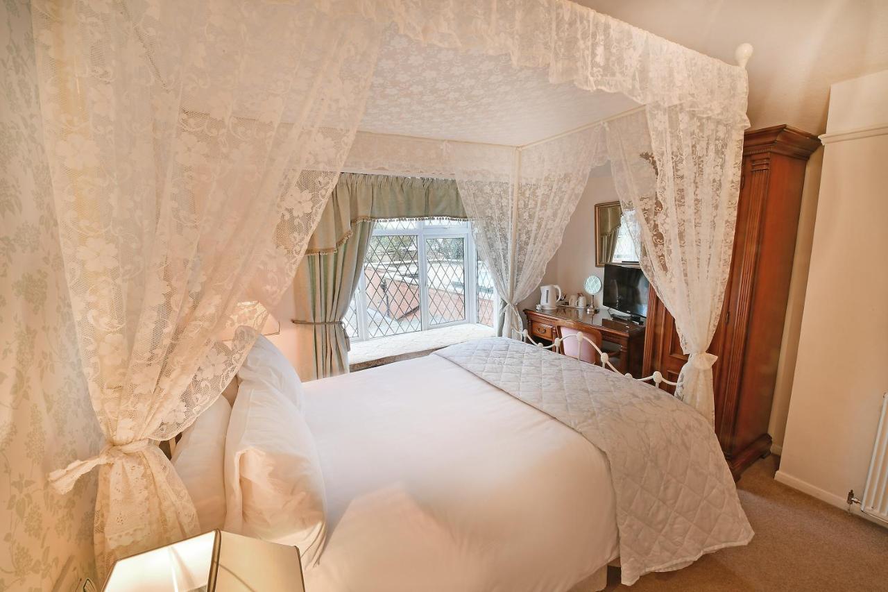 Double Room Four Poster Bed,752569367:JPEG