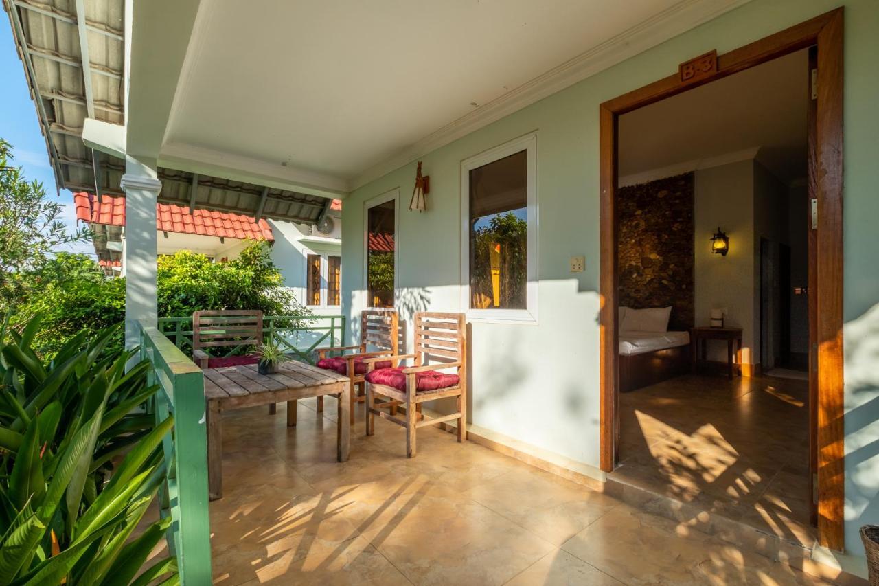 Deluxe Double Bungalow with Mountain View