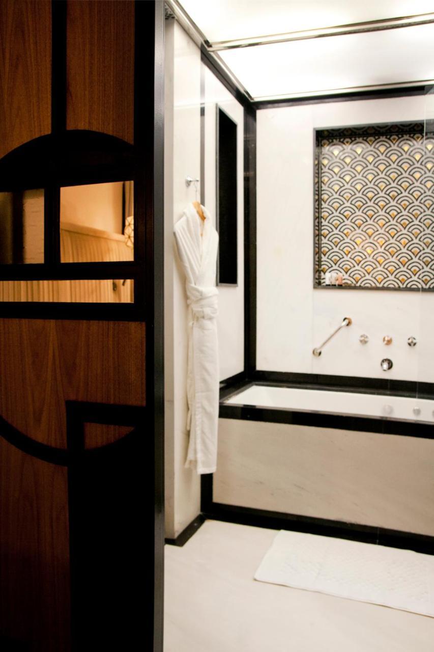 Deluxe Suite with Spa Bath