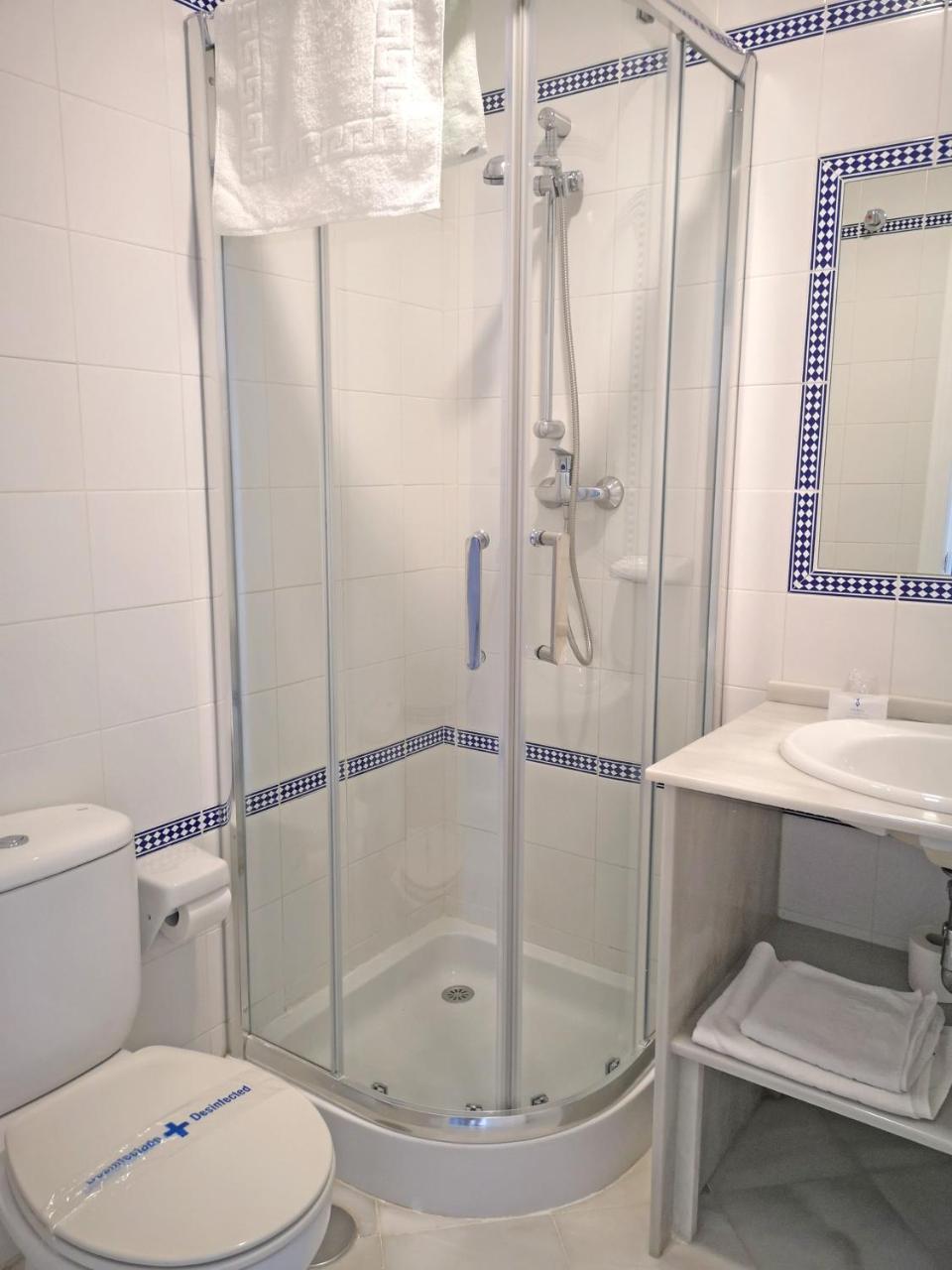 Double or Twin Room,765950221:JPEG