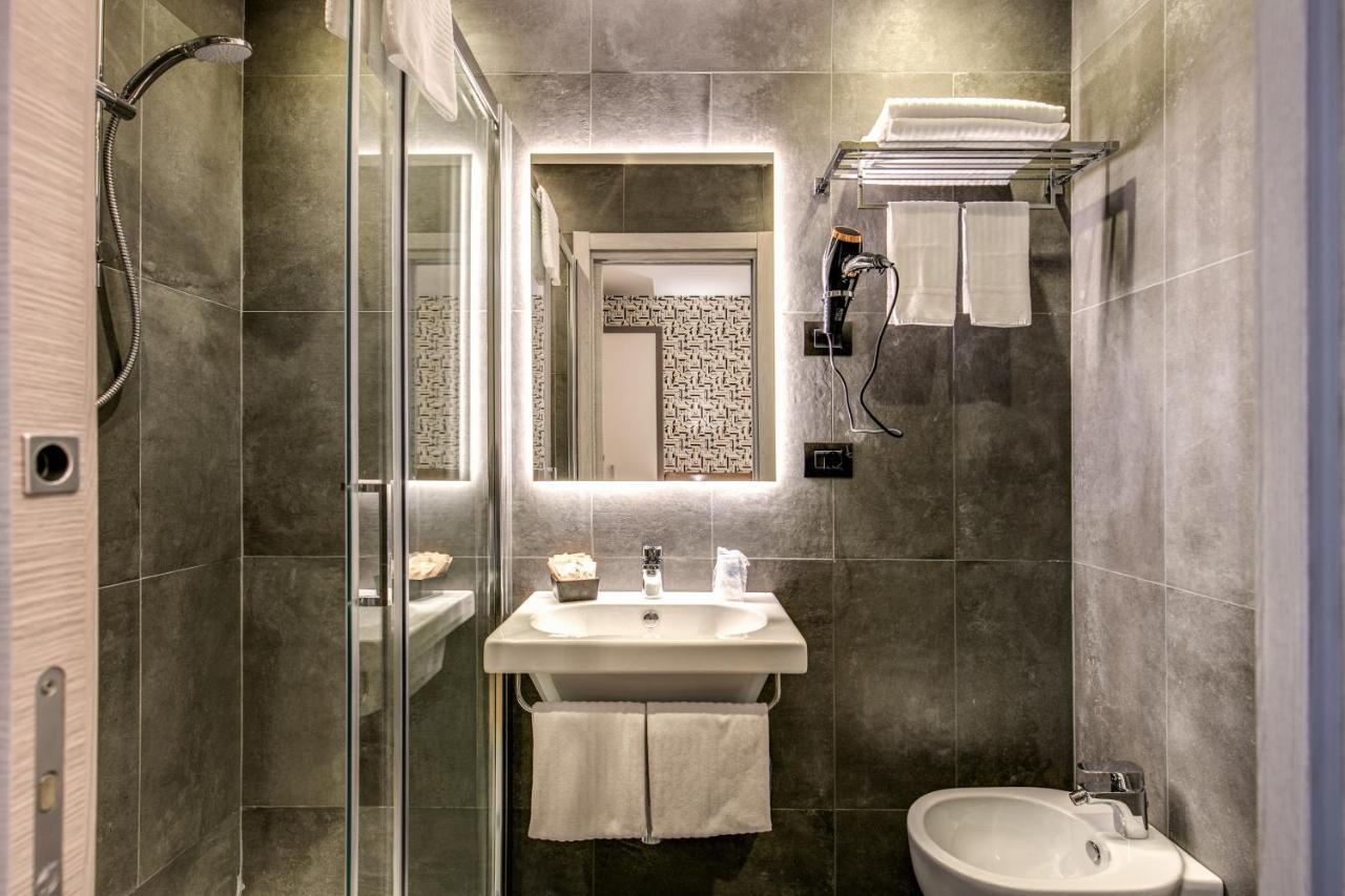 Standard Double or Twin Room,766867060:JPEG