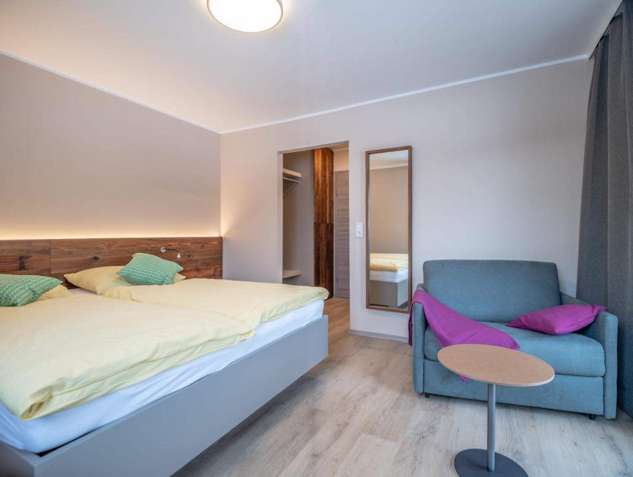 Dreibettzimmer mit Bad