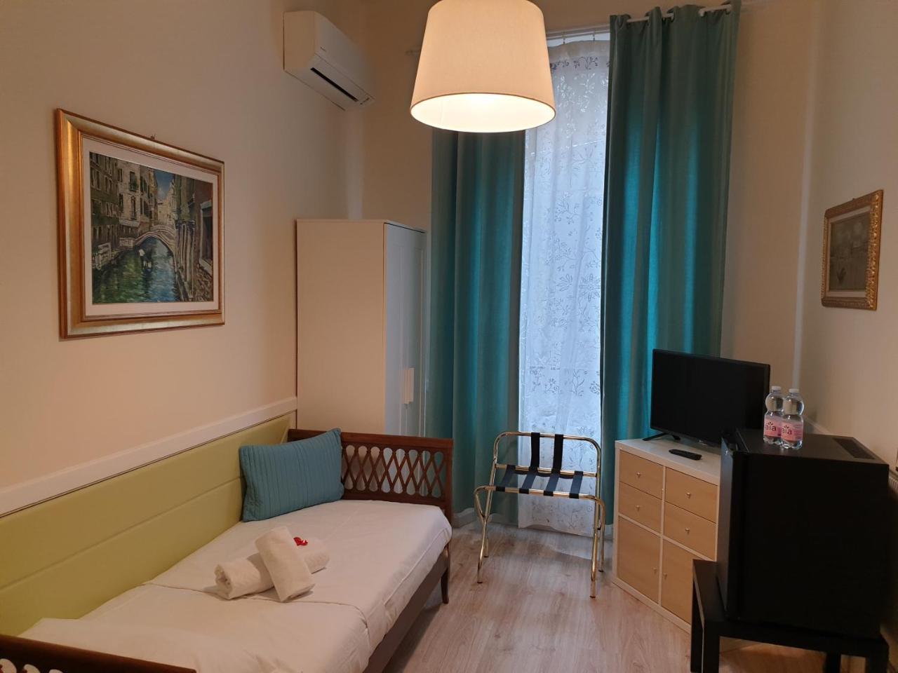 Single Room,769428748:JPEG