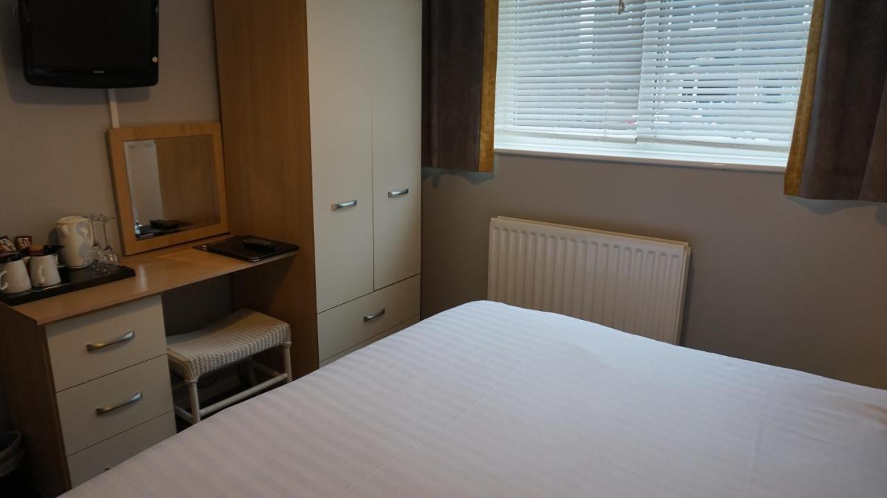 Super King or Twin Room with Shower
