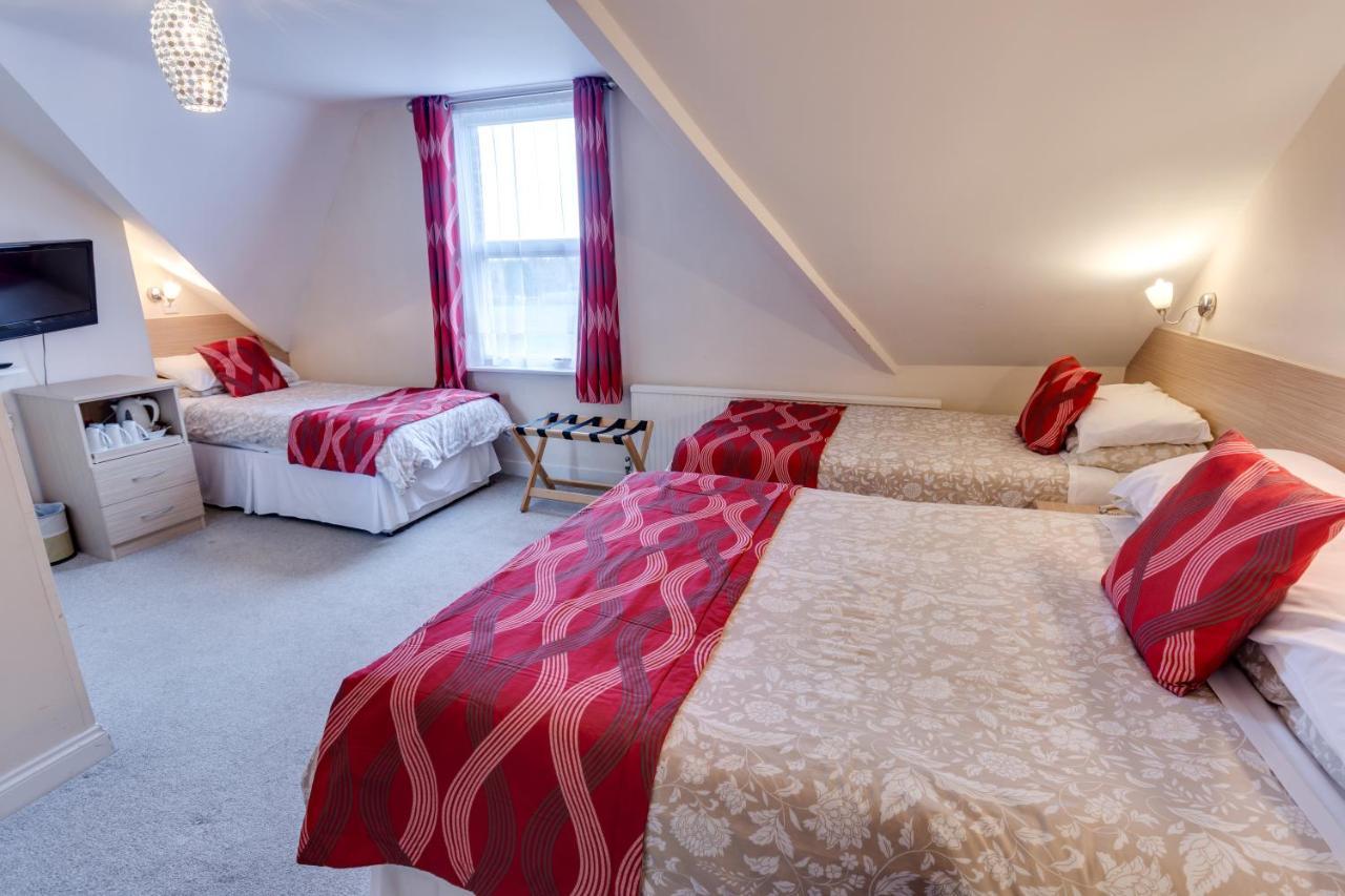 Family Room for 4,776435128:JPEG