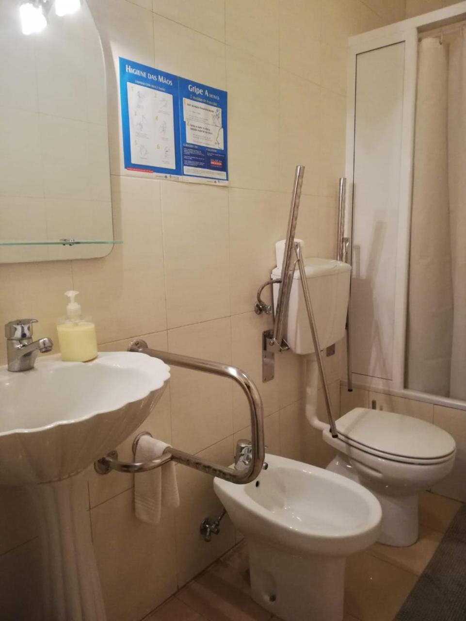 Quarto Duplo com Casa de Banho Privativa