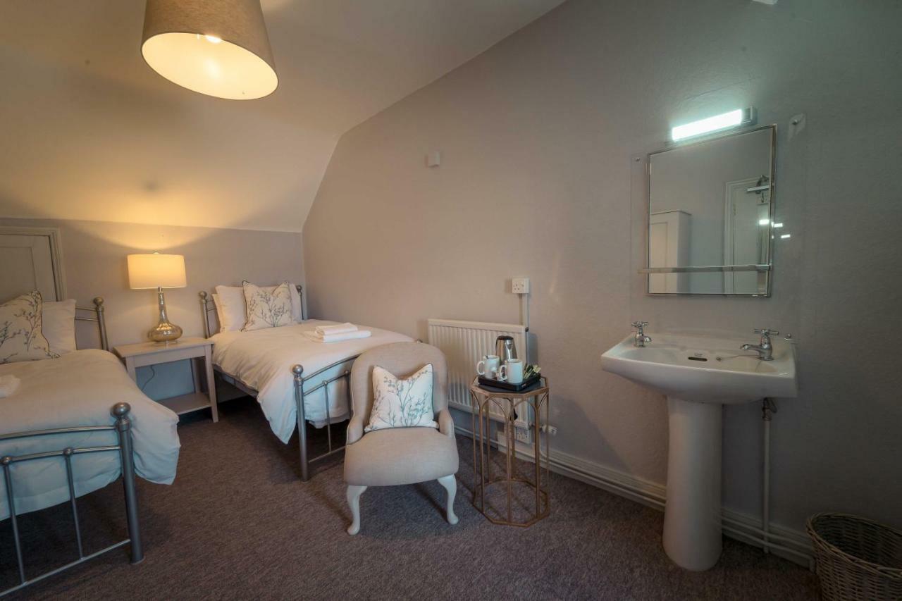 Twin Room Third Floor Shared Bathroom