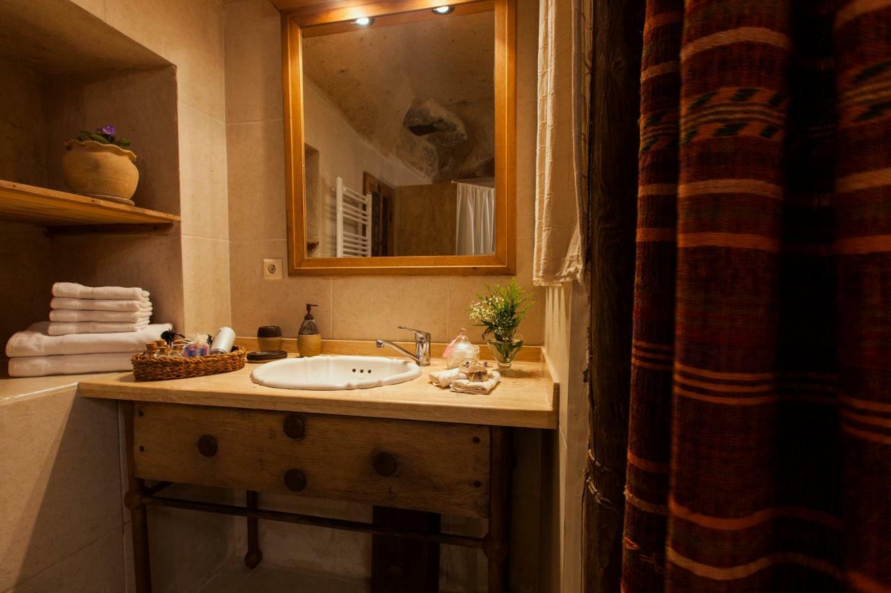 Deluxe Double Room,1559654896:JPEG