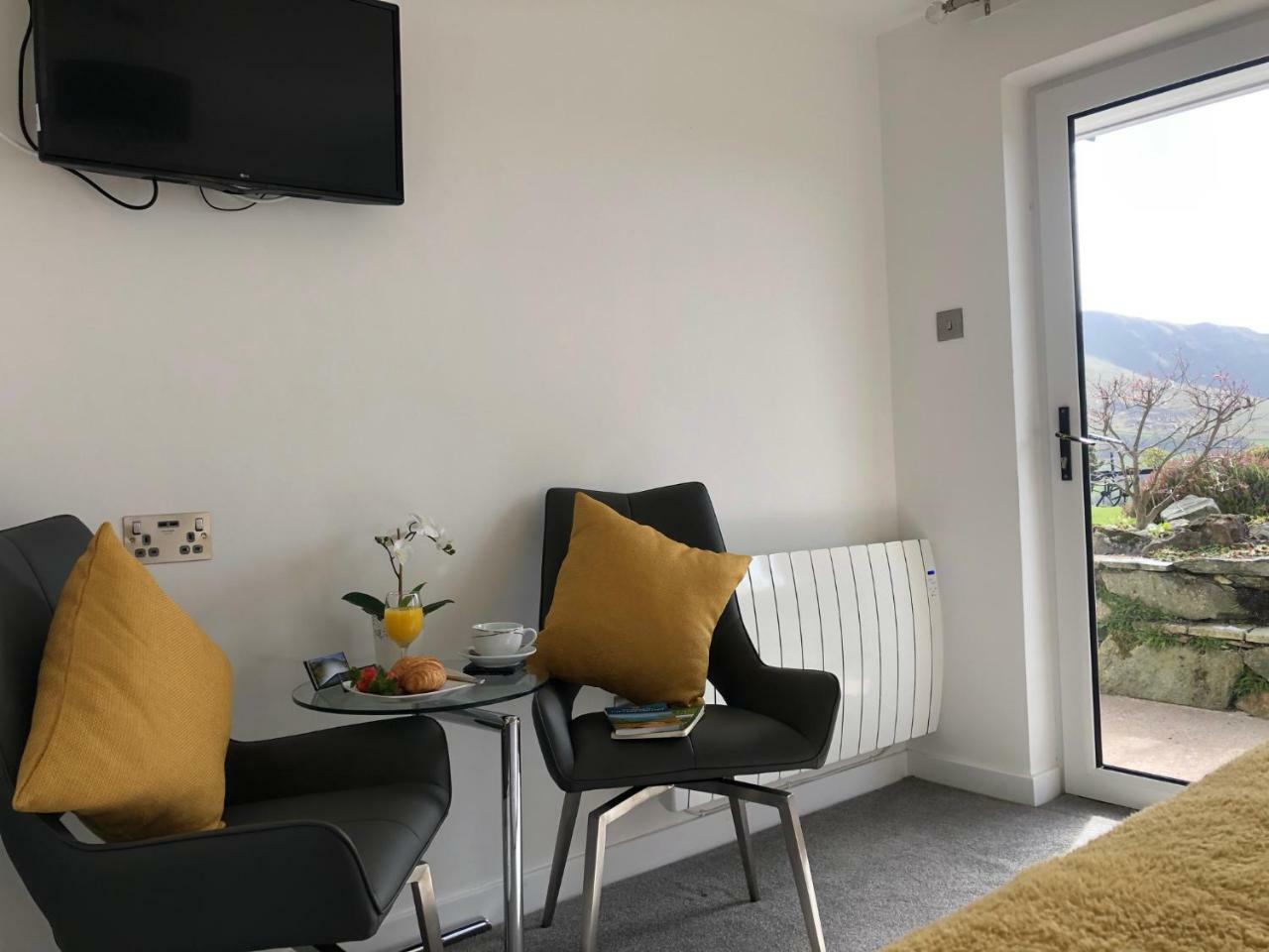 Deluxe Double or Twin Room with Mountain View