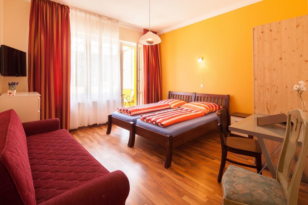 Standard Doppel-/Zweibettzimmer mit Schlafsofa