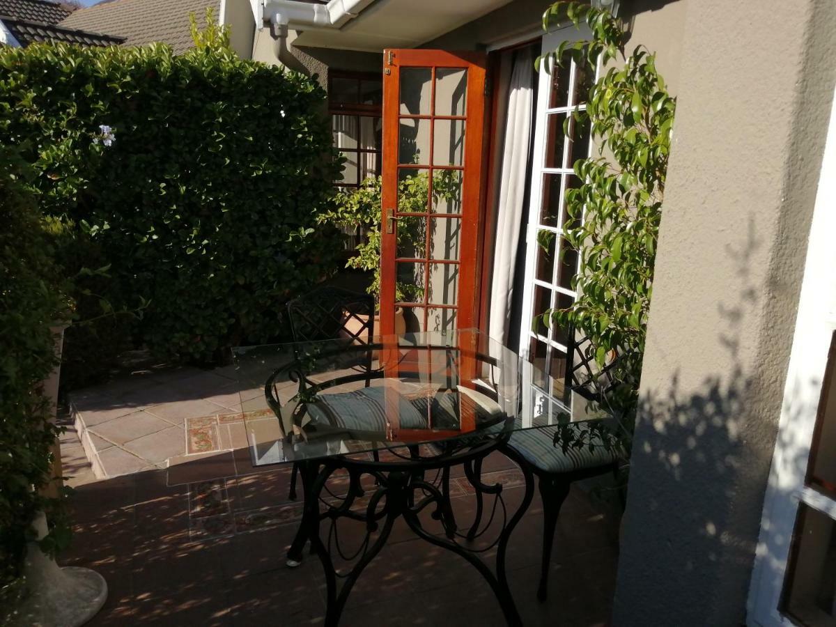Double or Twin Room with Garden View -1