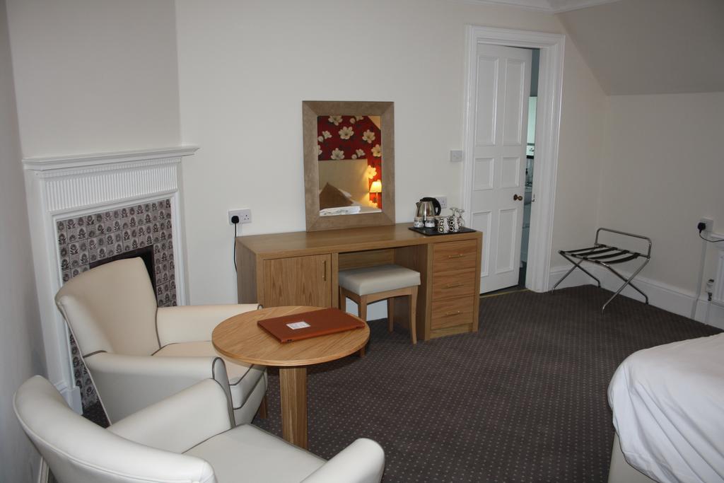 Superior Family Room,79069194:JPEG