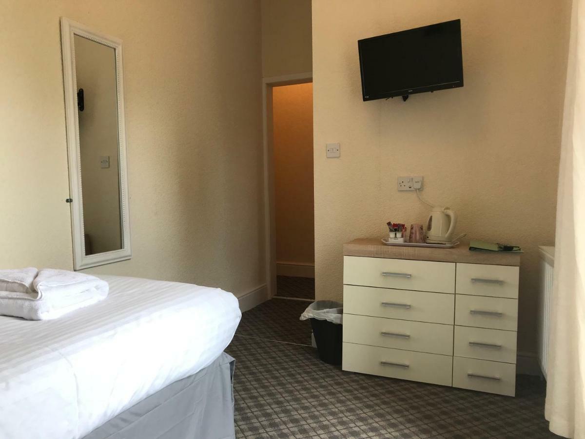 Twin Room with Private Bathroom