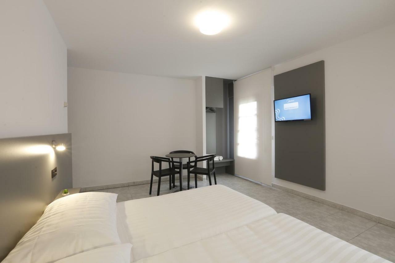 Twin Room,947649619:JPEG