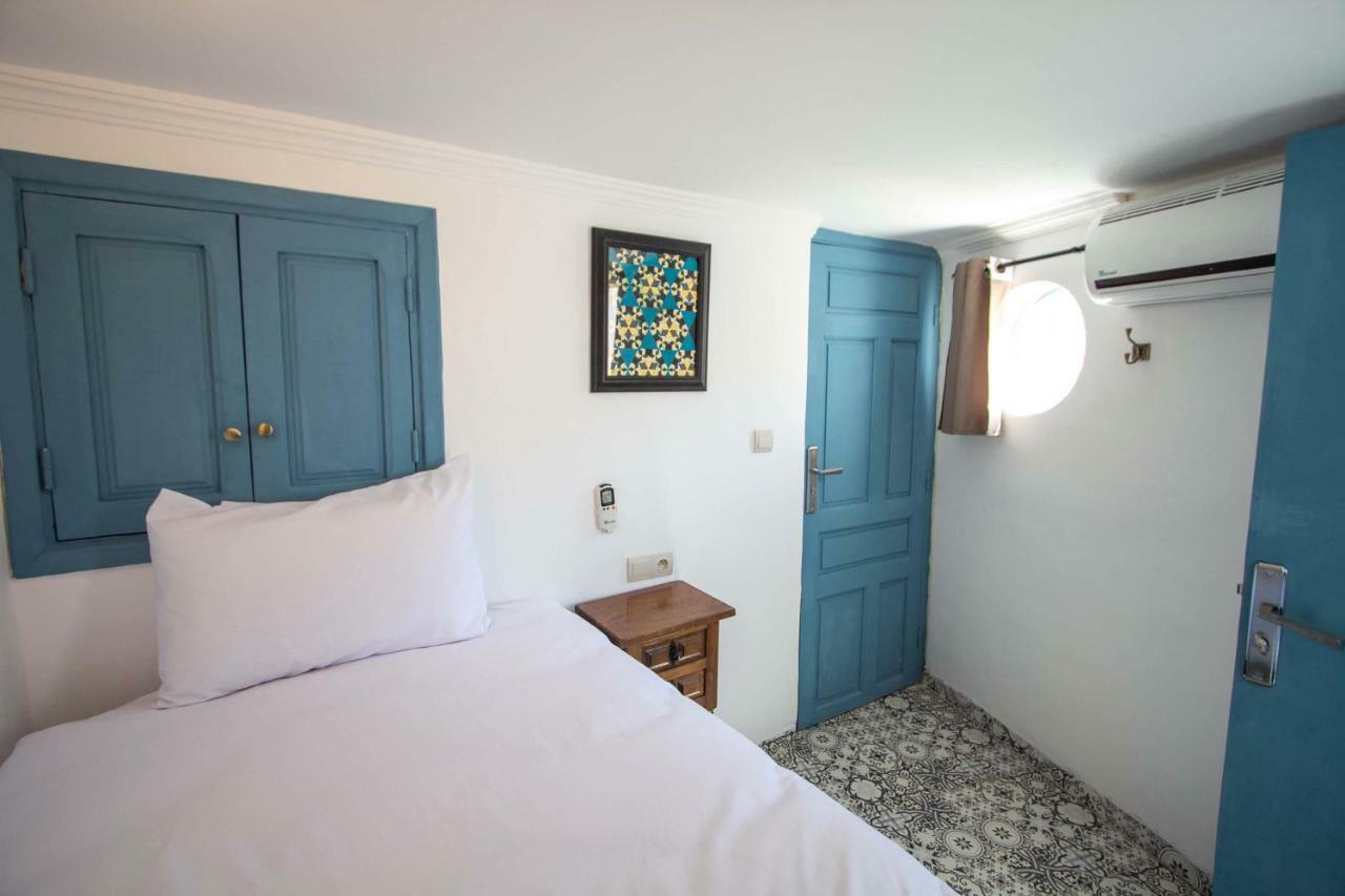 Quarto Individual com Chuveiro
