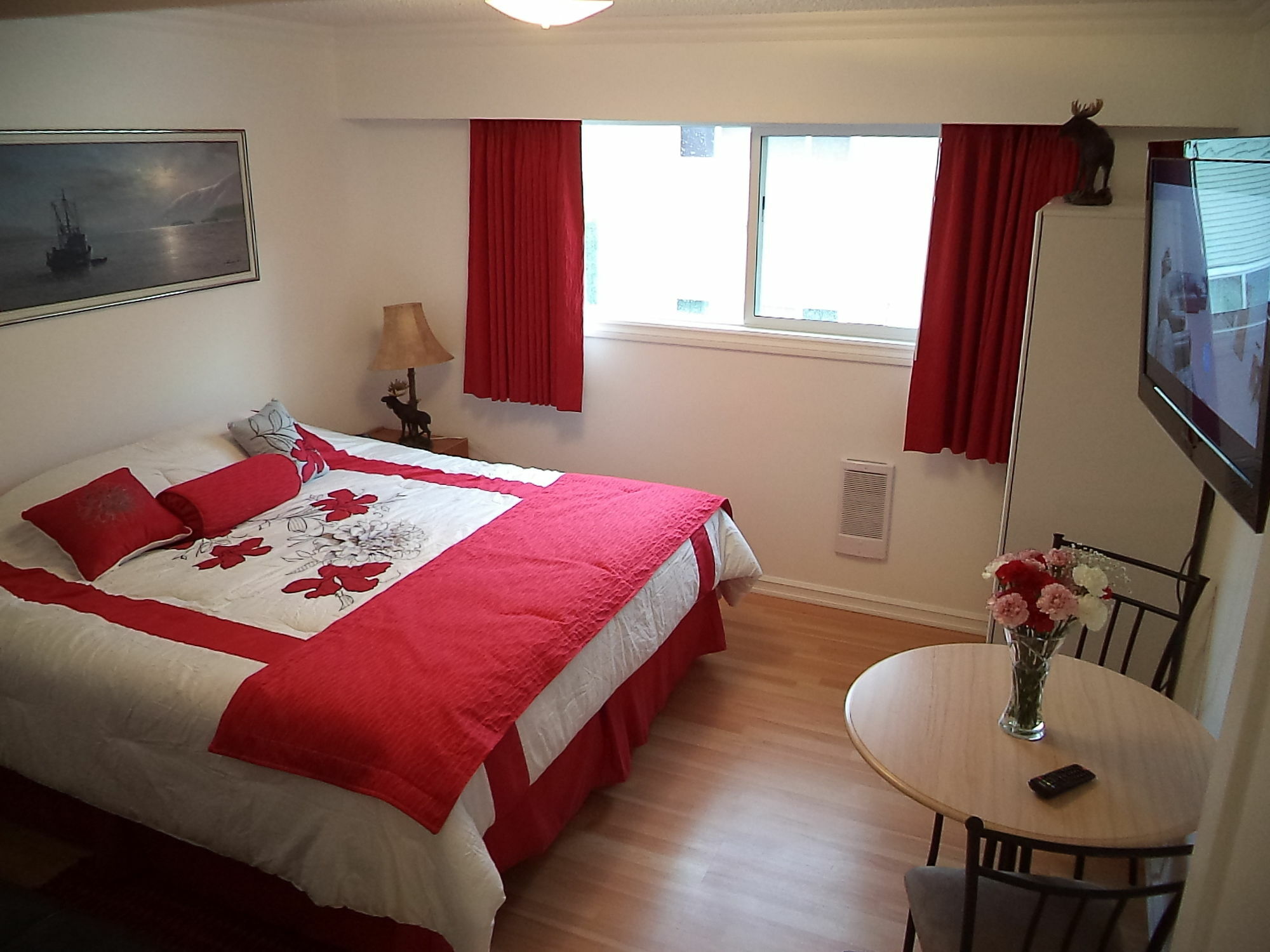 Queen Room with Shared Bathroom