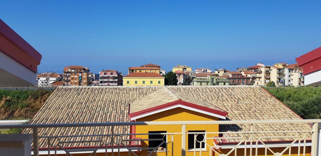 Camera Matrimoniale Deluxe con Balcone e Vista Mare