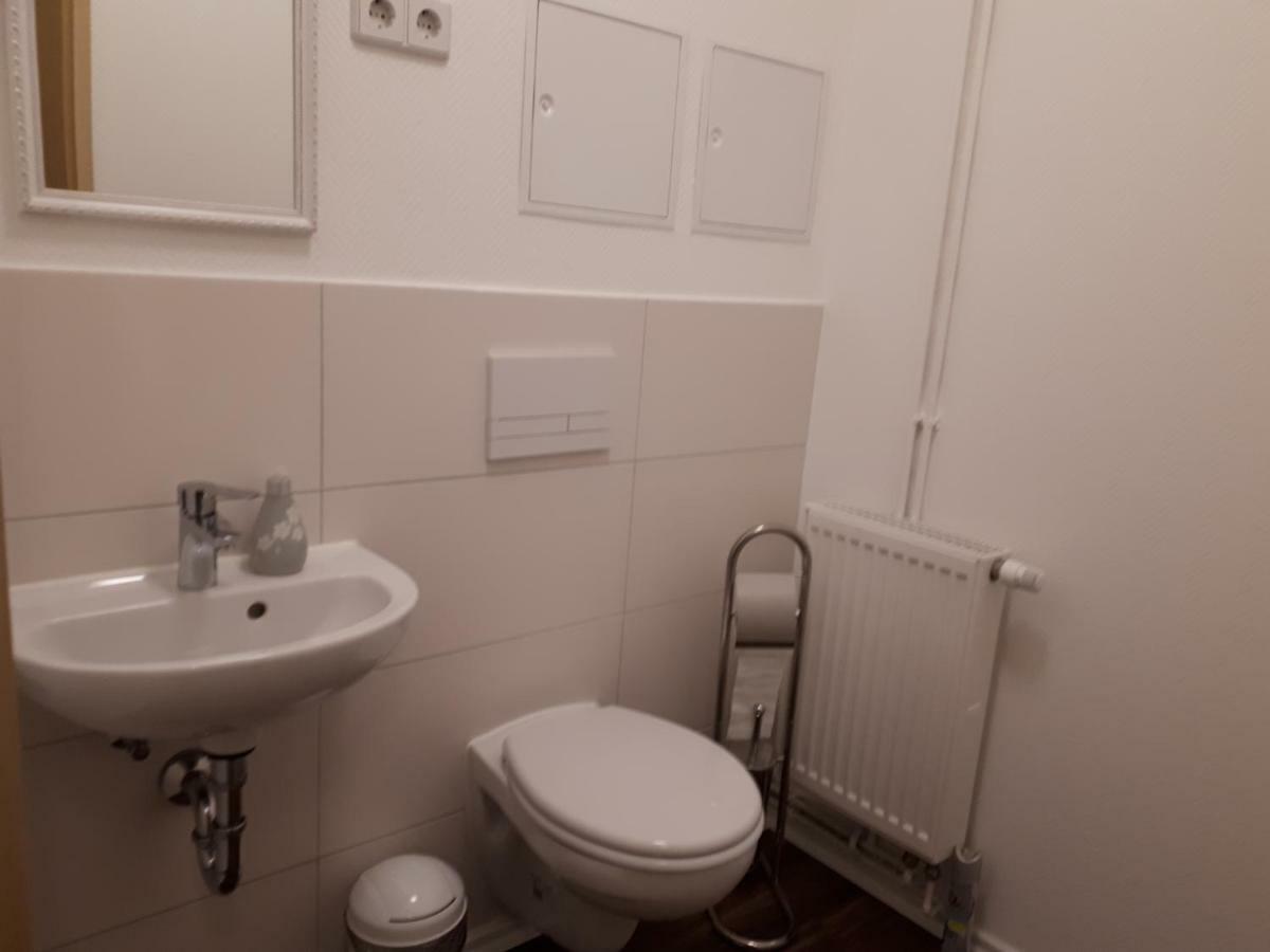 Einzelzimmer 201 mit Gemeinschaftsbad