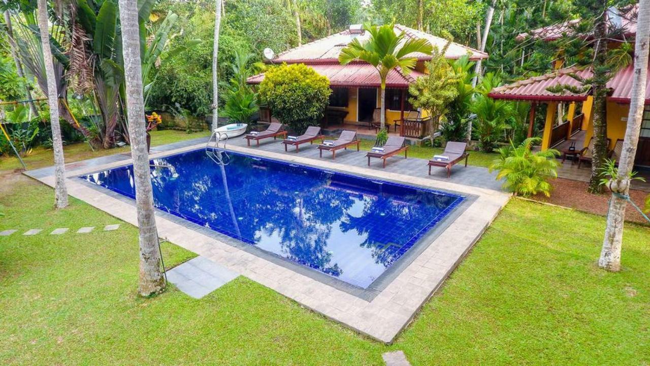 Villa with Garden & Pool View