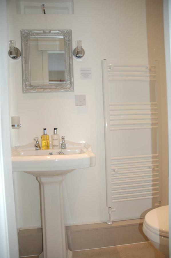 Small Double Room Coach House,859753859:JPEG