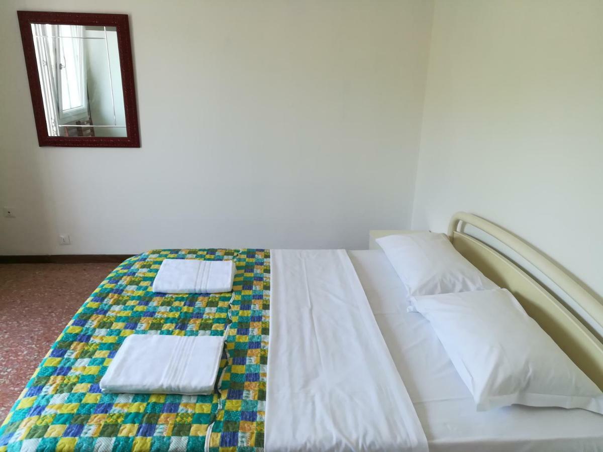 Basic Triple Room with Shared Bathroom