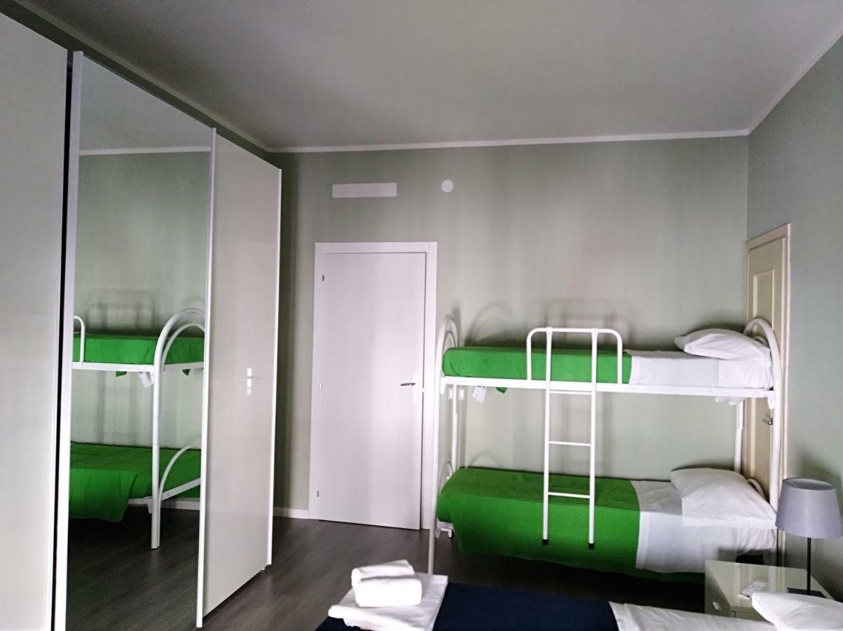Habitación Cuádruple Económica con baño compartido
